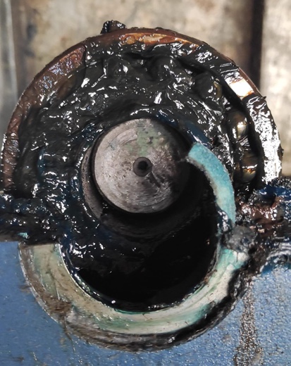 A photograph of a bearing with oil deterioration.